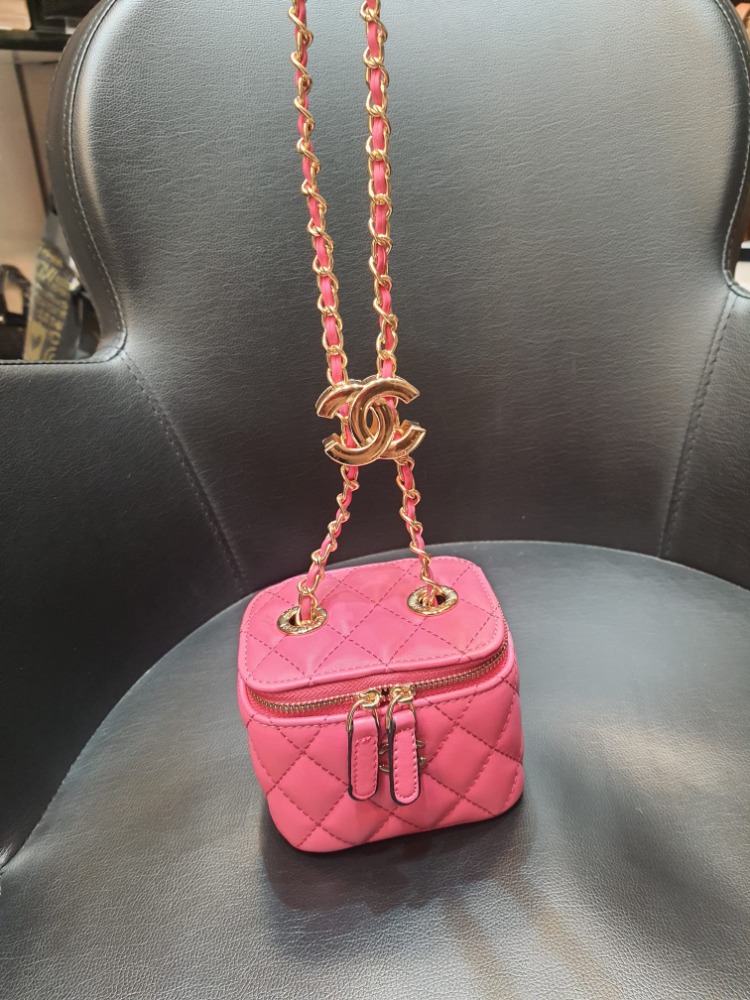 CHANEL DERİ TASARIM MAKYAJ ÇANTASI 