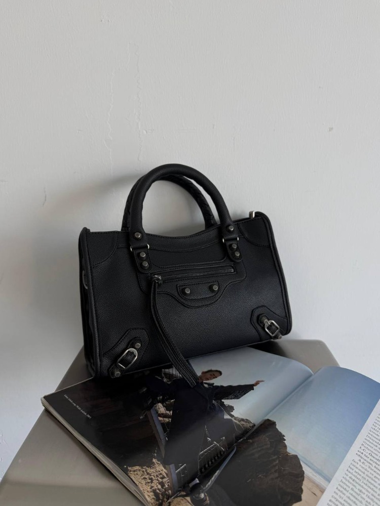 Naturel Balenciaga model İthal  paslanmaz çelik aksesuarlı deri çanta  modeli 