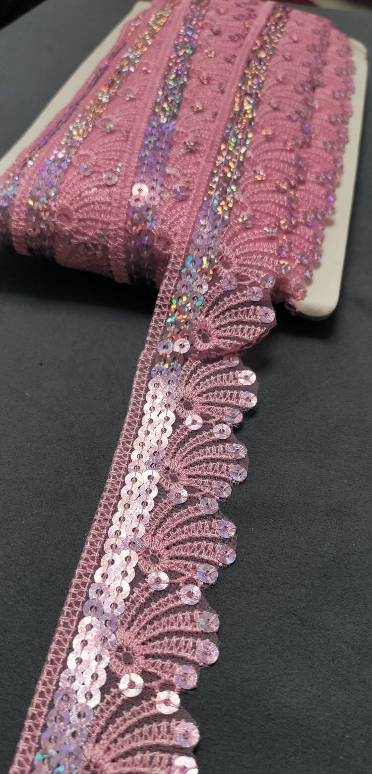 Pullu Güpür Dantel
