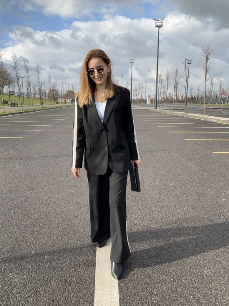 Siyah blazer takım
