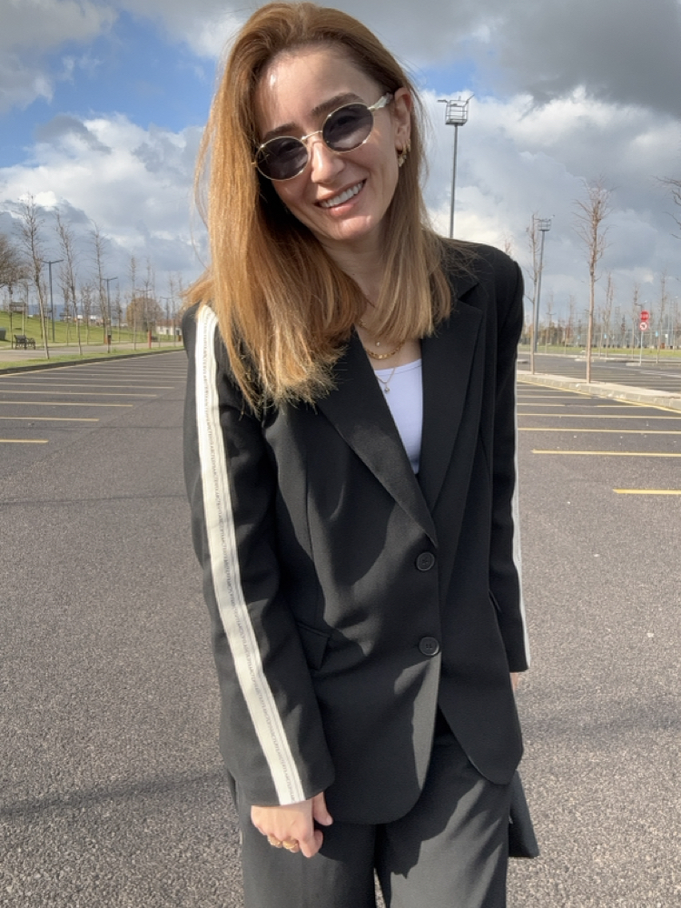 Siyah blazer takım