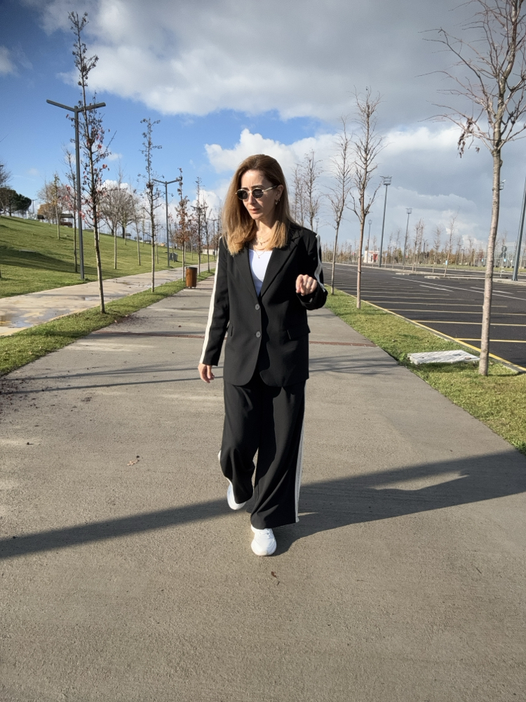 Siyah blazer takım