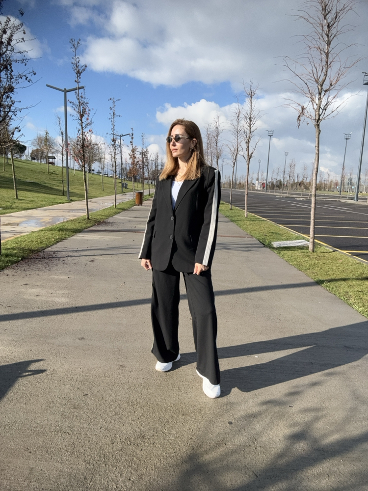 Siyah blazer takım