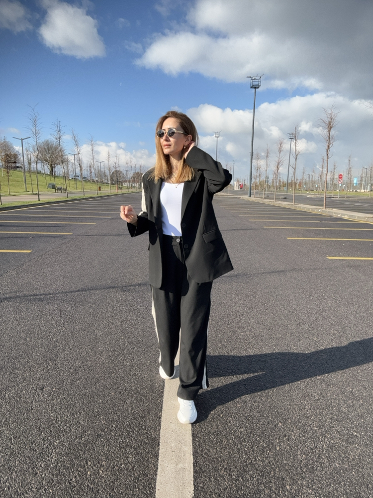 Siyah blazer takım
