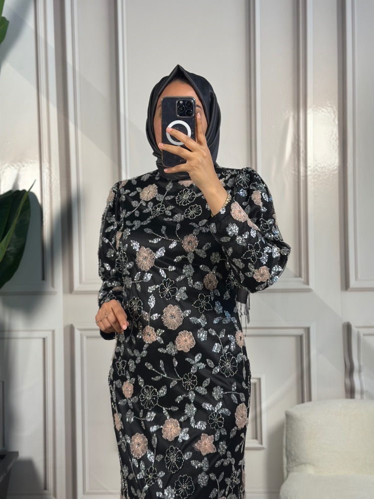 Selvi Çetin Taş Çiçekli Asimetrik Elbise