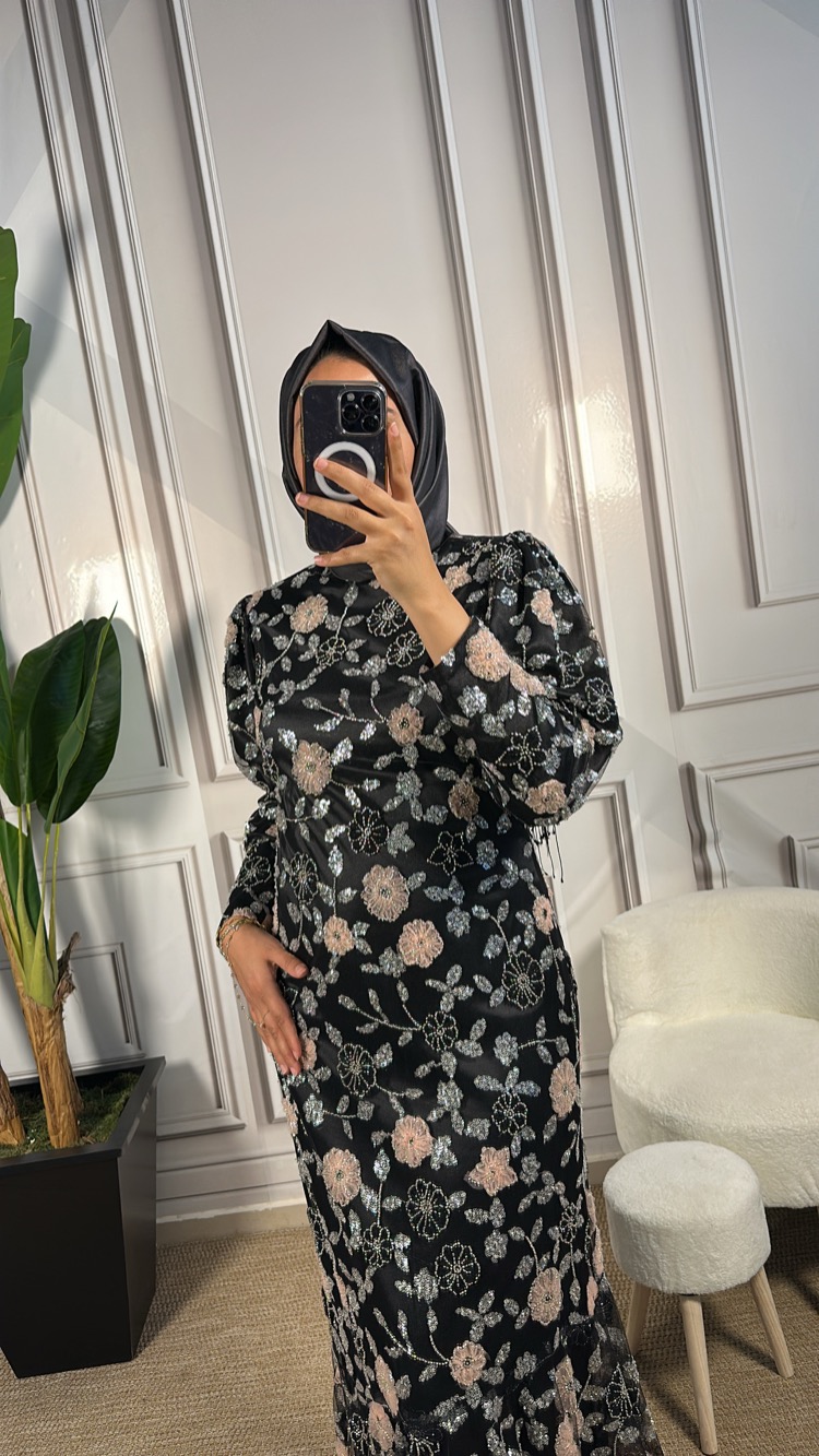 Selvi Çetin Taş Çiçekli Asimetrik Elbise