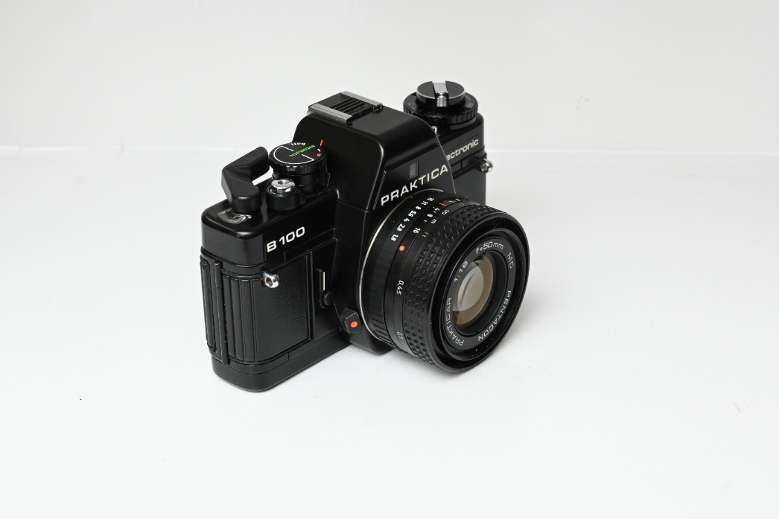 Praktica B100 Analog Fotoğraf Makinesi