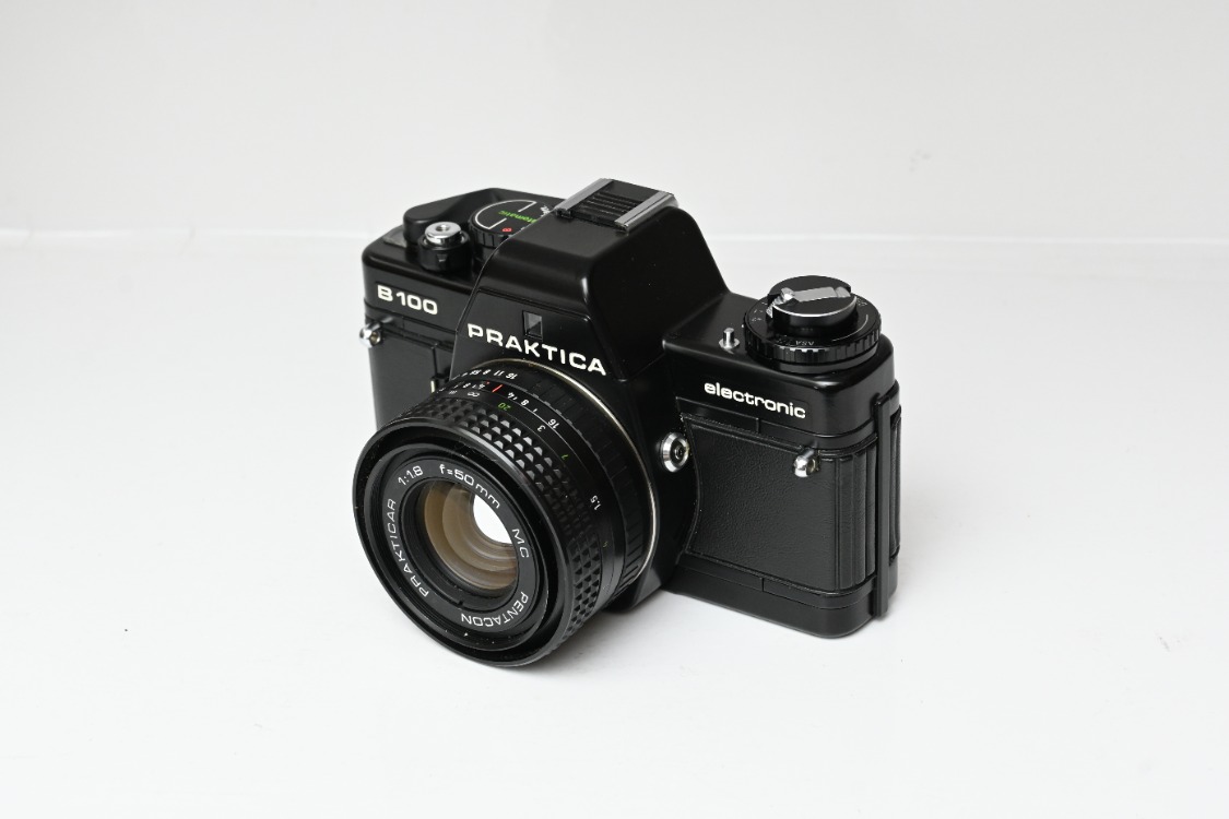 Praktica B100 Analog Fotoğraf Makinesi