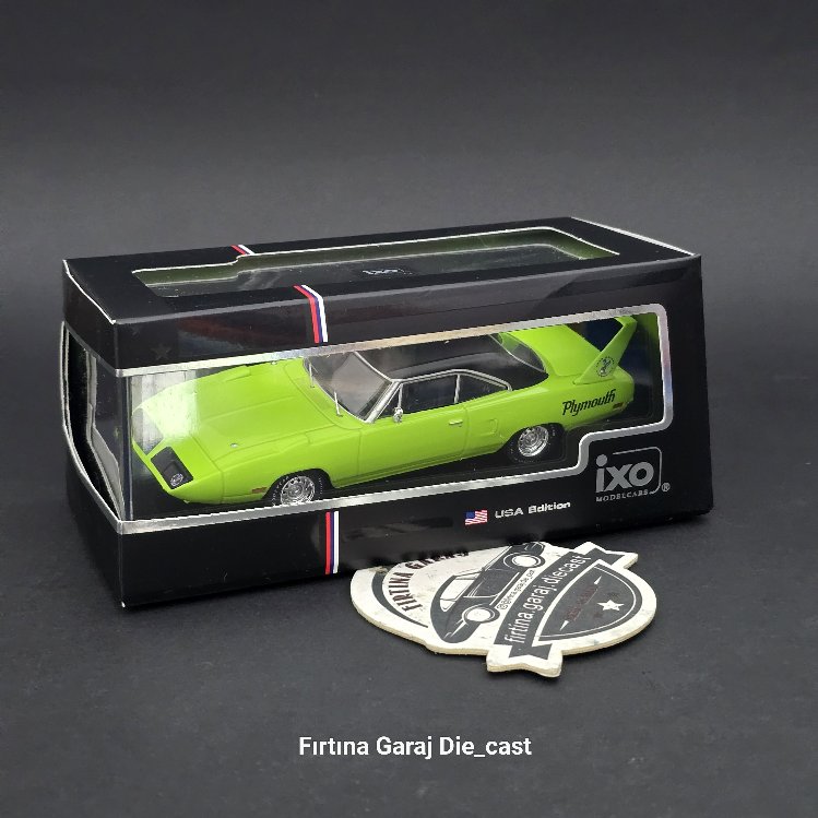1:43 Plymouth Road Runner Superbird