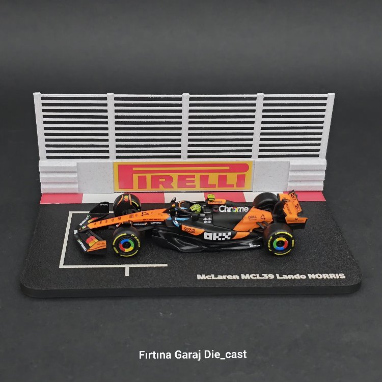 1:43 Lando Noris 2025 Dünya Şampiyonu Grid Diziliş Dioraması Pilotlu Model