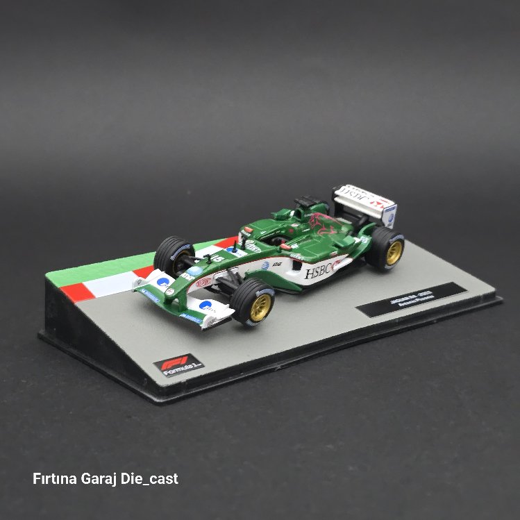 1:43 Jaguar R4 2003
