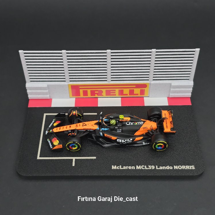 1:43 Lando Noris 2025 Dünya Şampiyonu Grid Diziliş Dioraması Pilotlu Model