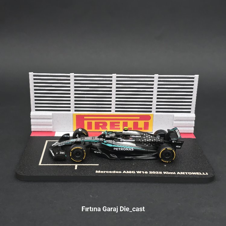 1:43 Kimi Antonelli 2025 Grid Diziliş Dioraması Pilotsuz Model