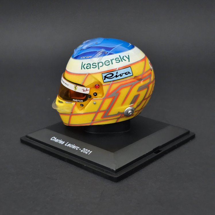 1:5 Charles Leclerc Ferrari 2021 Kask Figürü