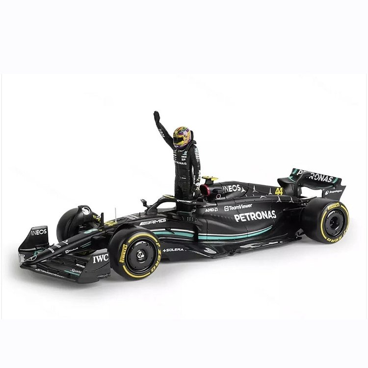 1:24 Mercedes AMG W14 Lewis HAMILTON 2023 Figürlü Model