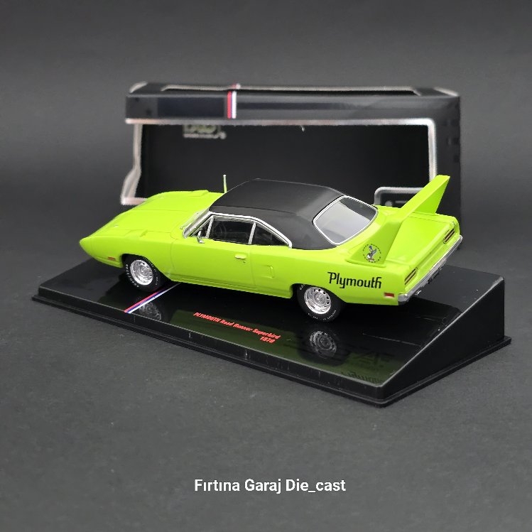 1:43 Plymouth Road Runner Superbird
