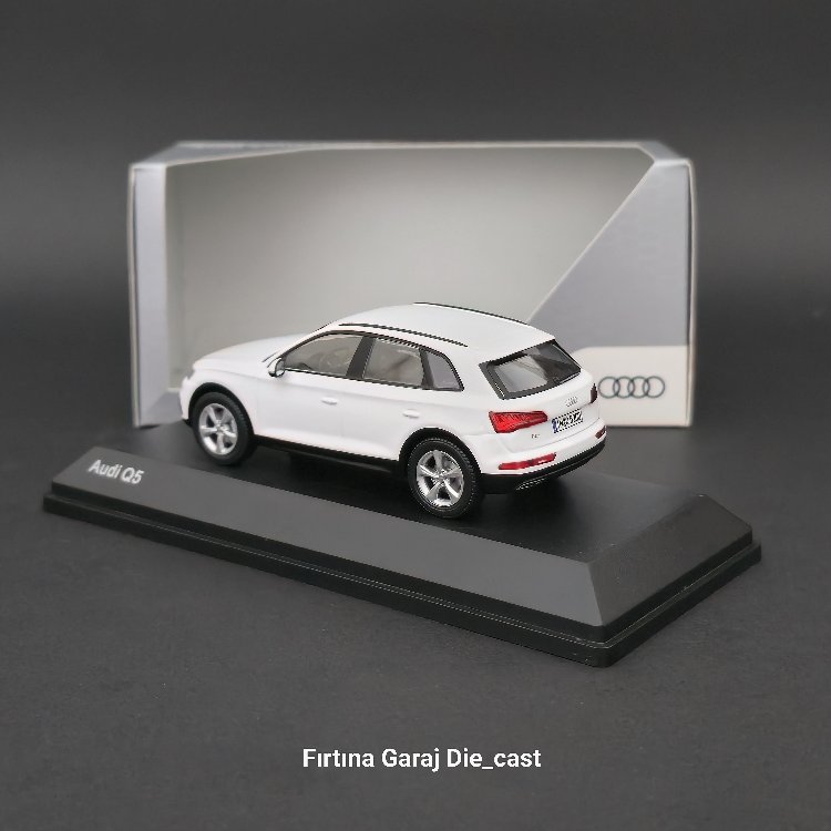 1:43 Audi Q5