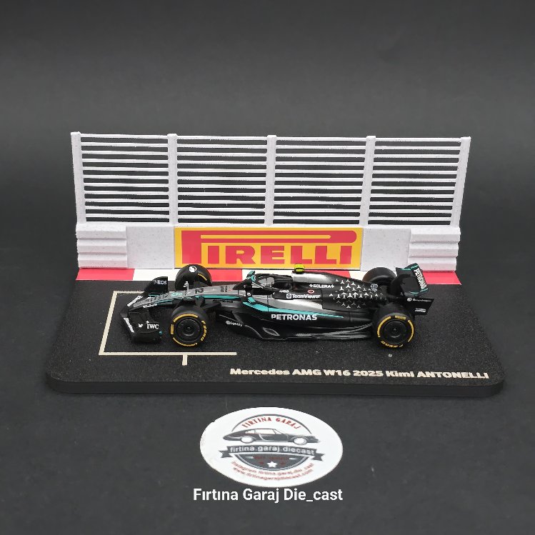 1:43 Kimi Antonelli 2025 Grid Diziliş Dioraması Pilotsuz Model