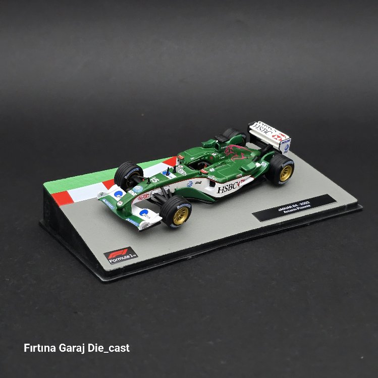 1:43 Jaguar R4 2003
