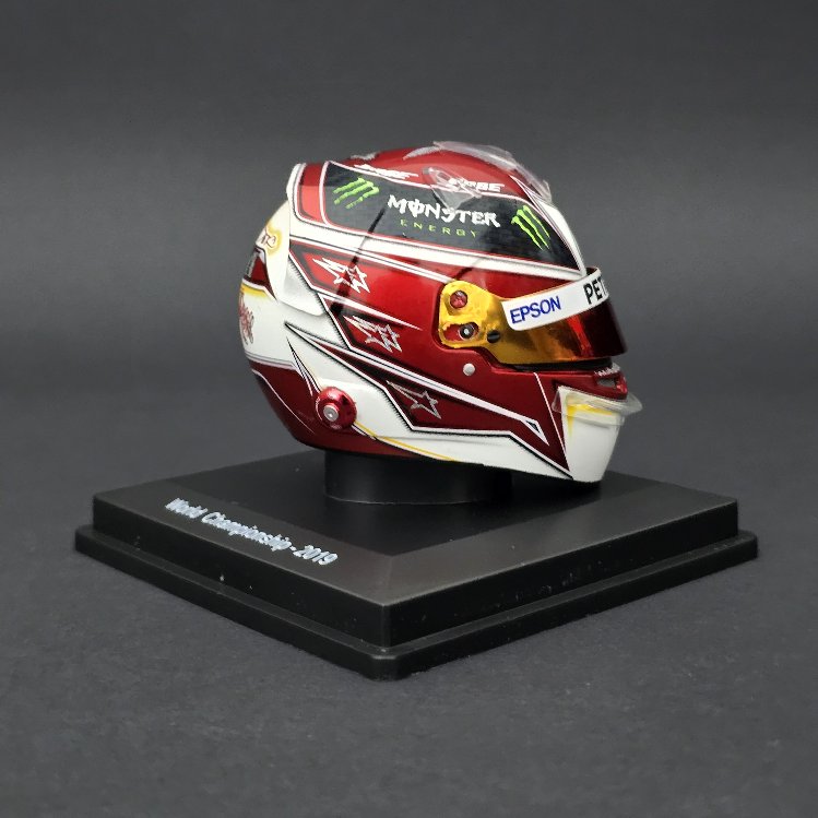 1:5 Lewis Hamilton 2019 Dünya Şampiyonu Kask Figürü 
