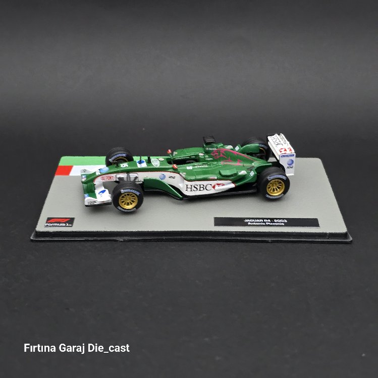 1:43 Jaguar R4 2003