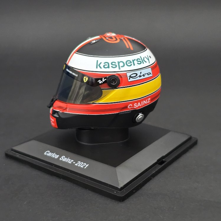 1:5 Carlos Sainz 2021 Kask Figürü 