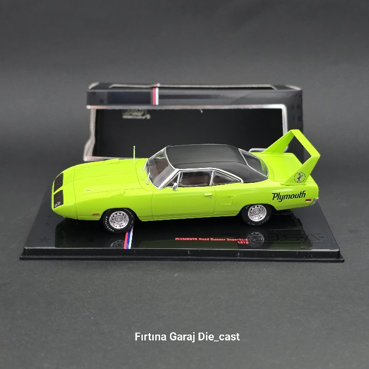 1:43 Plymouth Road Runner Superbird