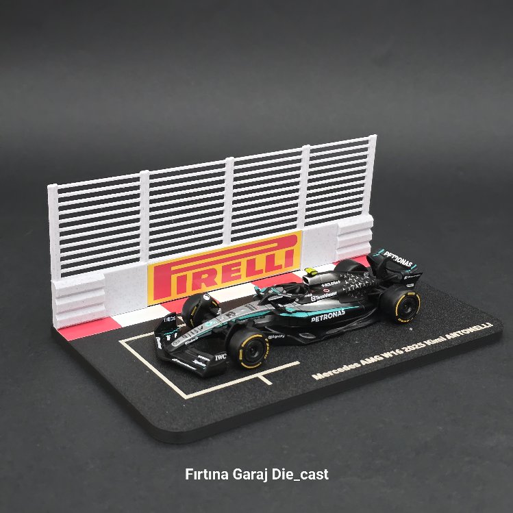 1:43 Kimi Antonelli 2025 Grid Diziliş Dioraması Pilotsuz Model