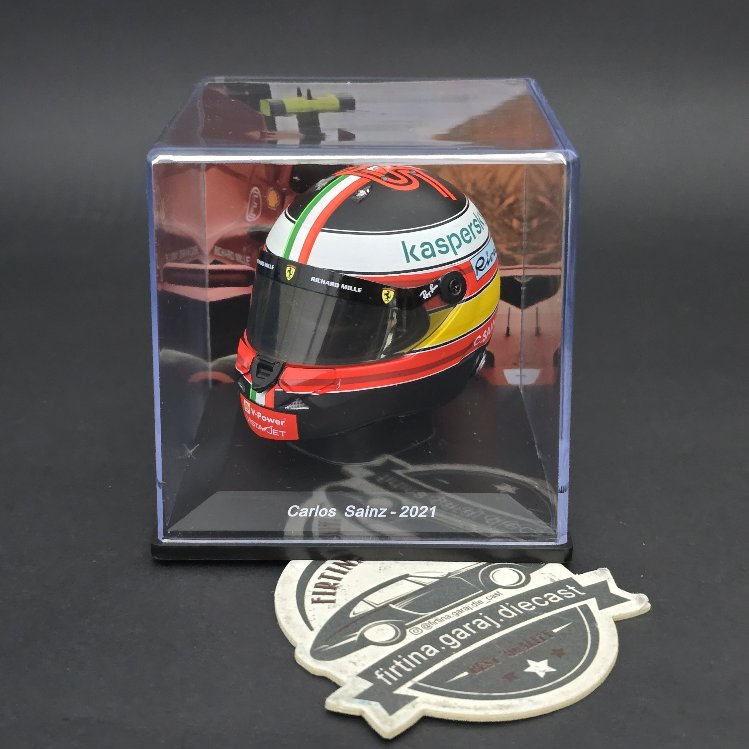 1:5 Carlos Sainz 2021 Kask Figürü 
