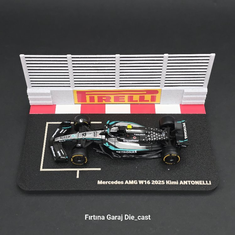 1:43 Kimi Antonelli 2025 Grid Diziliş Dioraması Pilotsuz Model