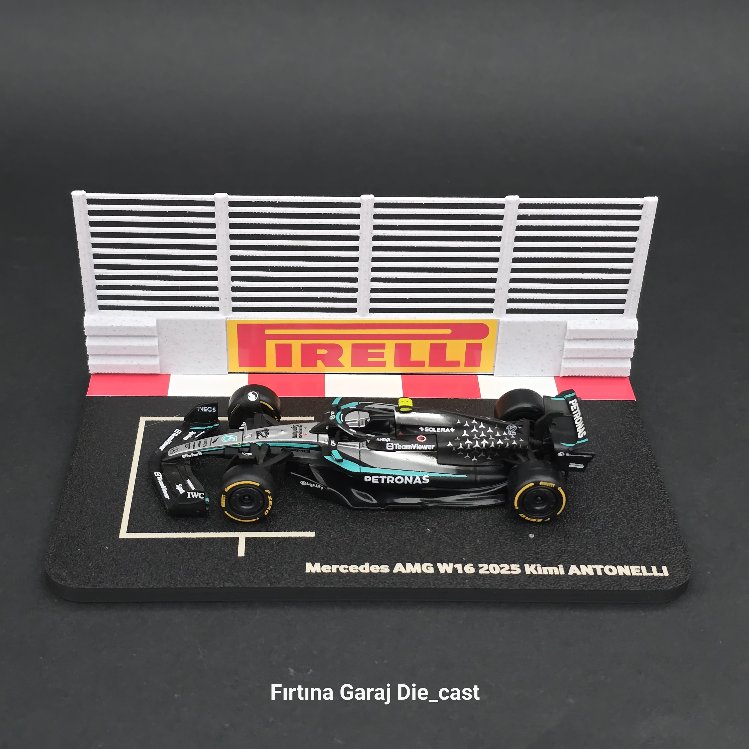 1:43 Kimi Antonelli 2025 Grid Diziliş Dioraması Pilotsuz Model