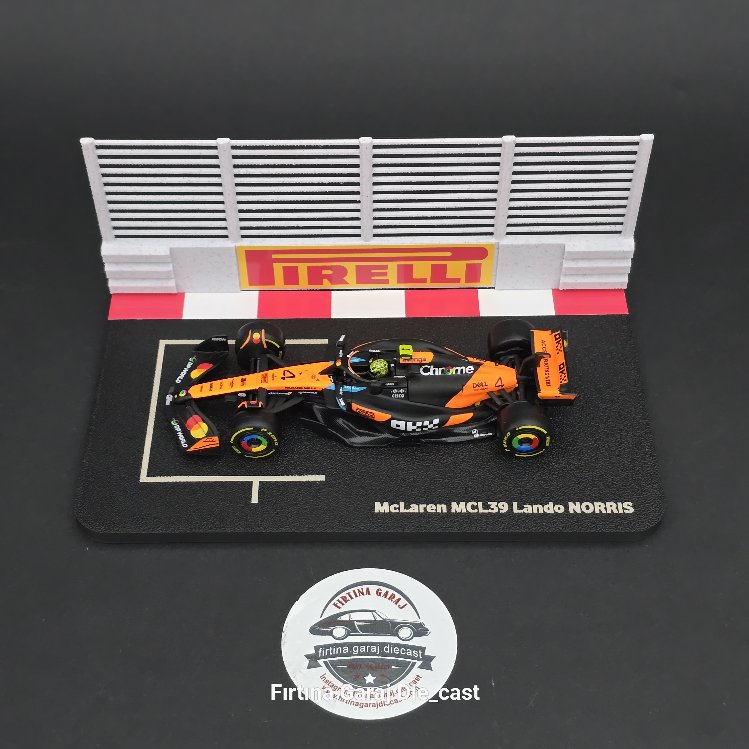 1:43 Lando Noris 2025 Dünya Şampiyonu Grid Diziliş Dioraması Pilotlu Model