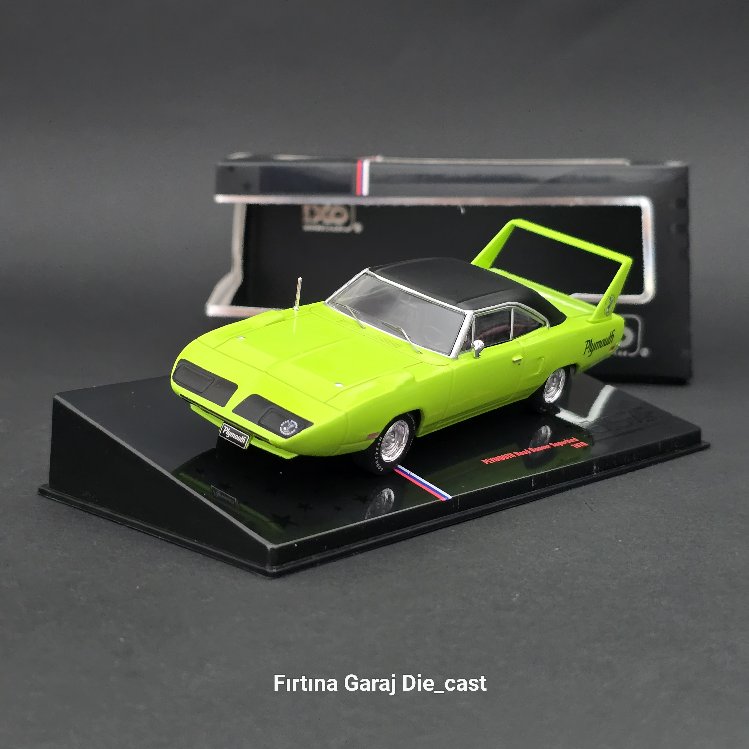 1:43 Plymouth Road Runner Superbird