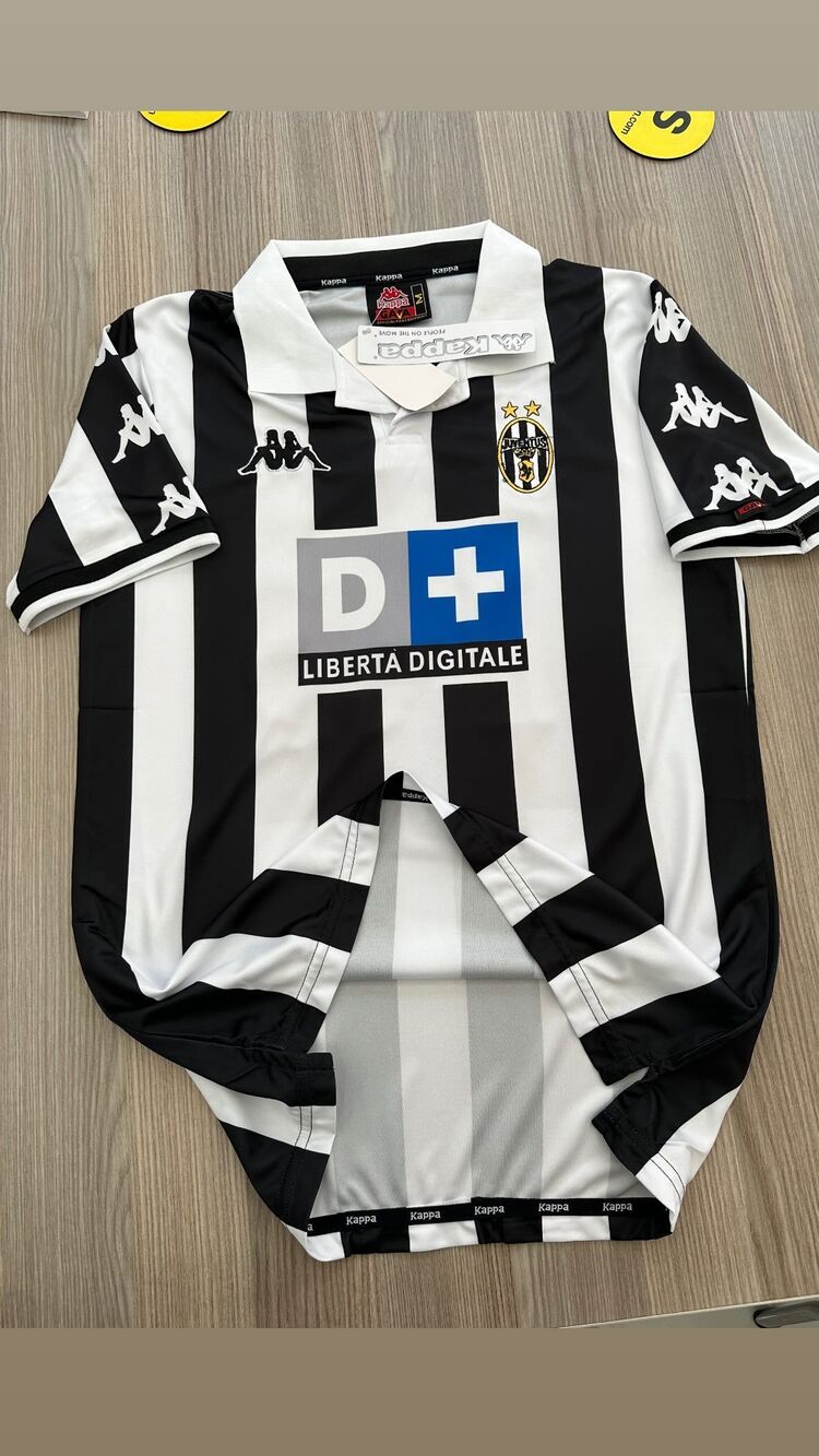 JUVENTUS PROFESYONEL FORMA 