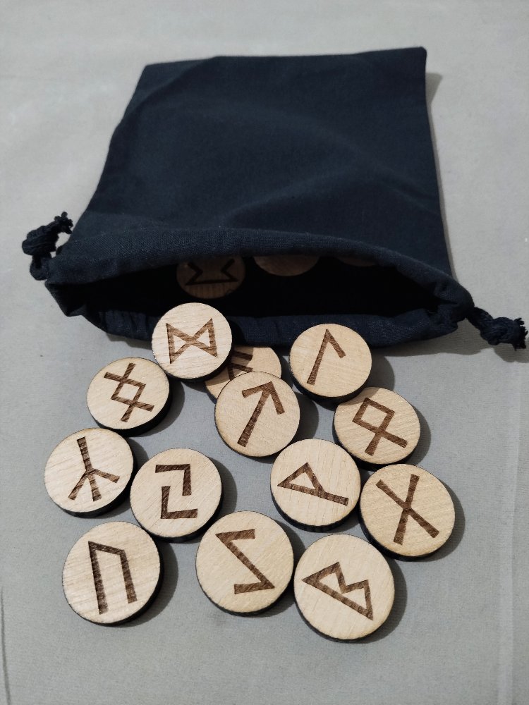 Dişbudak ağacı Rune sembolleri seti 
