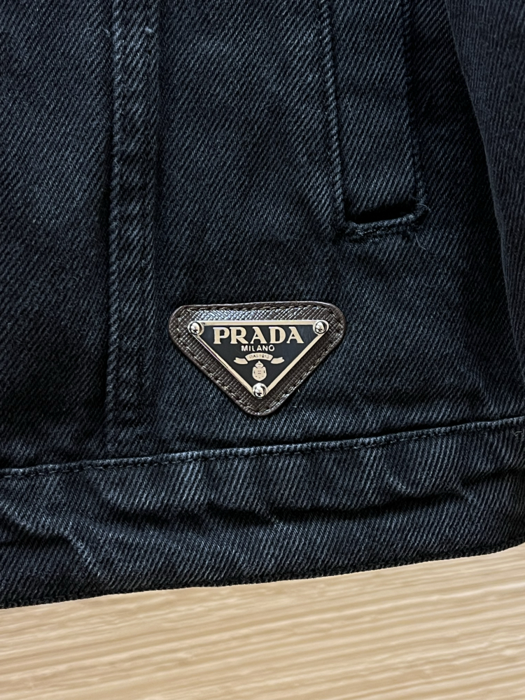 PRADA LOGO KOT CEKET