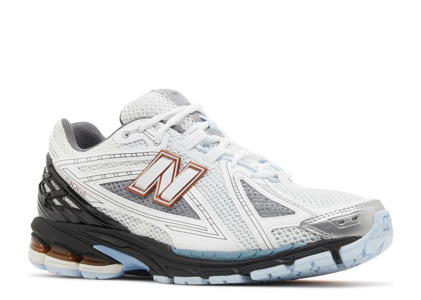 NEW BALANCE