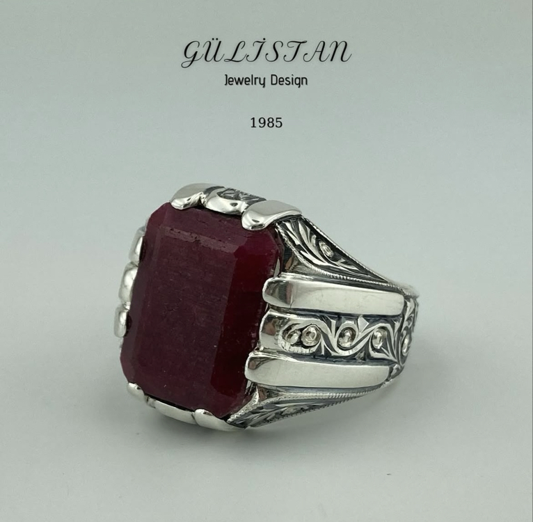 “Gülistan” Kök Yakut Taşlı Yüzük