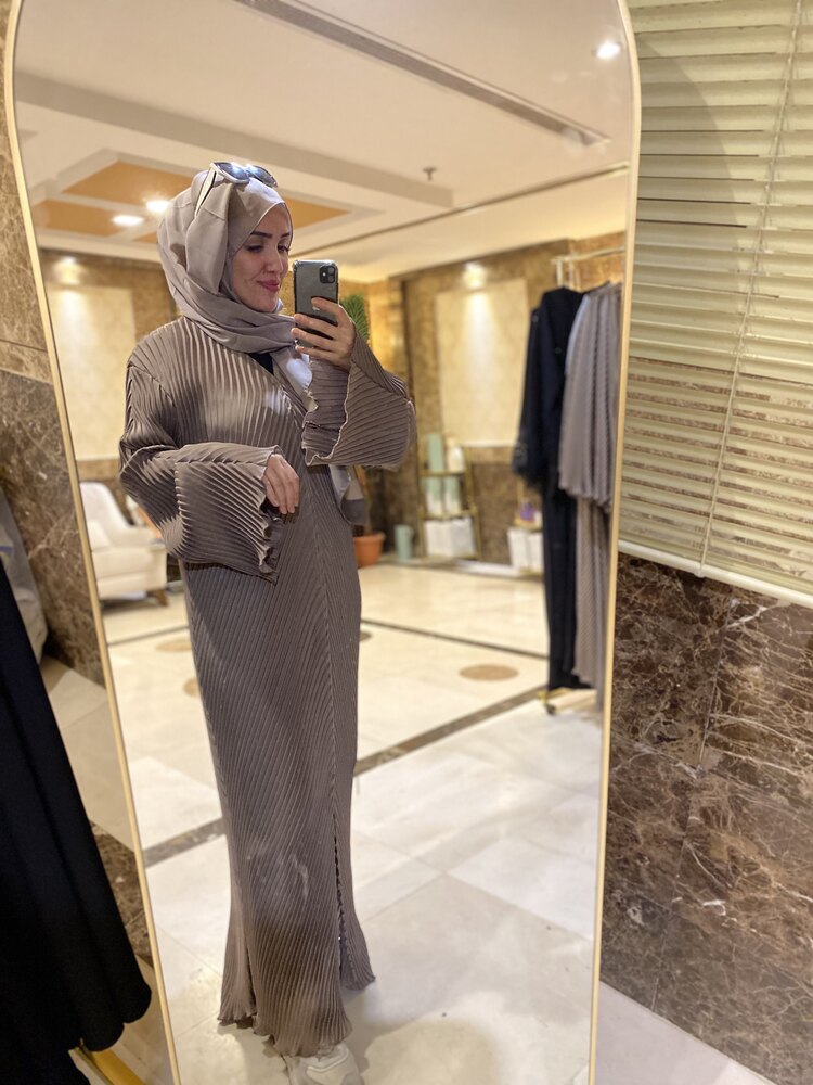 BEJ PİLİSE ABAYA