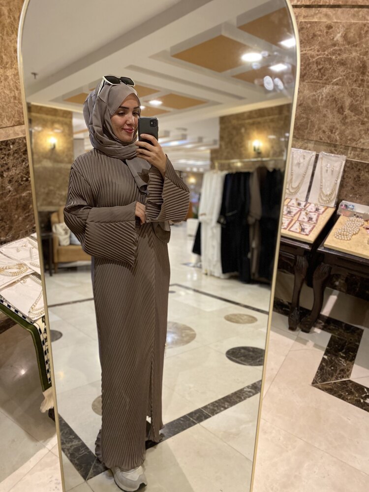 BEJ PİLİSE ABAYA
