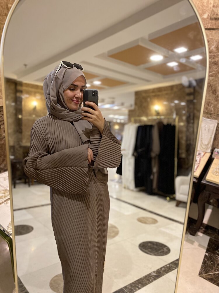 BEJ PİLİSE ABAYA