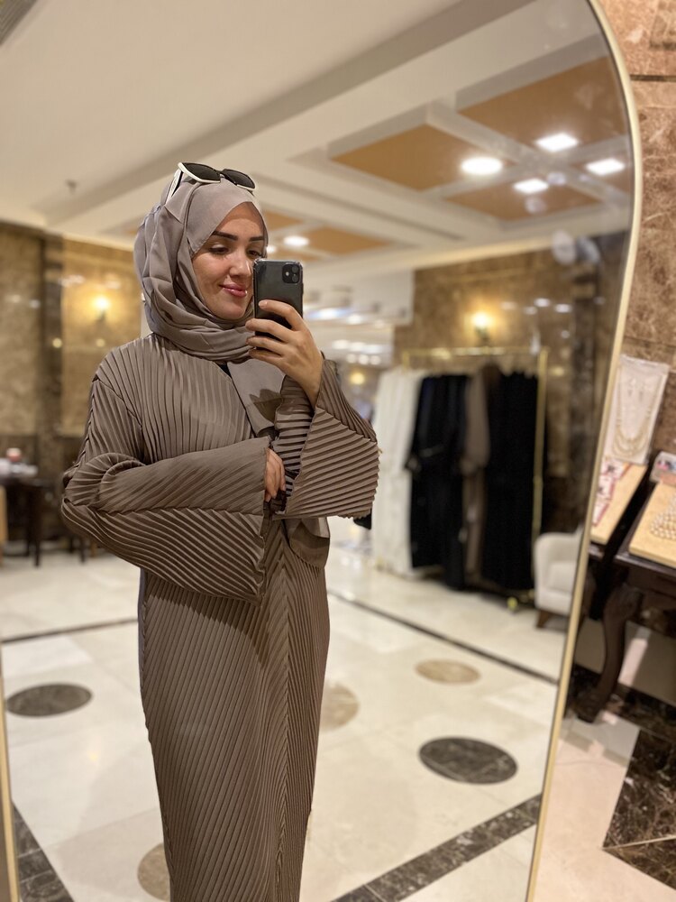 BEJ PİLİSE ABAYA
