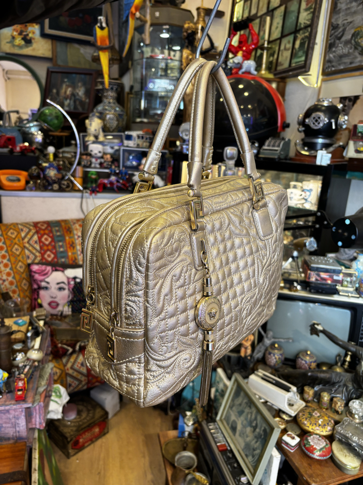 Gianni VERSACE “Gianni Vanitas” bej fermuarlı barok kapitoneli deri çanta 32cm 