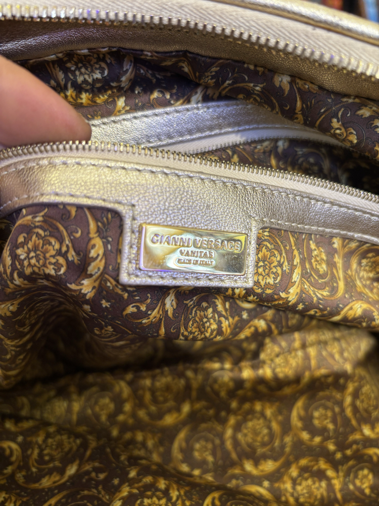 Gianni VERSACE “Gianni Vanitas” bej fermuarlı barok kapitoneli deri çanta 32cm 
