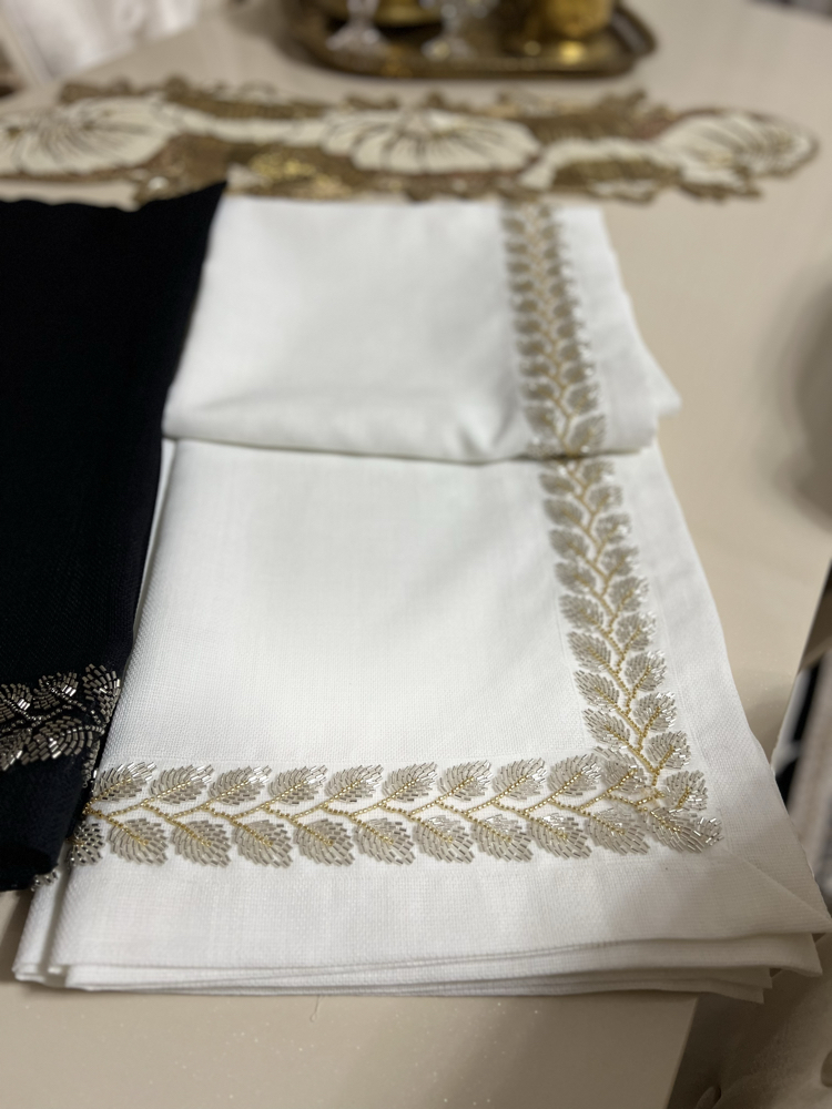 Ekru gold yapraklı masa örtüsü 