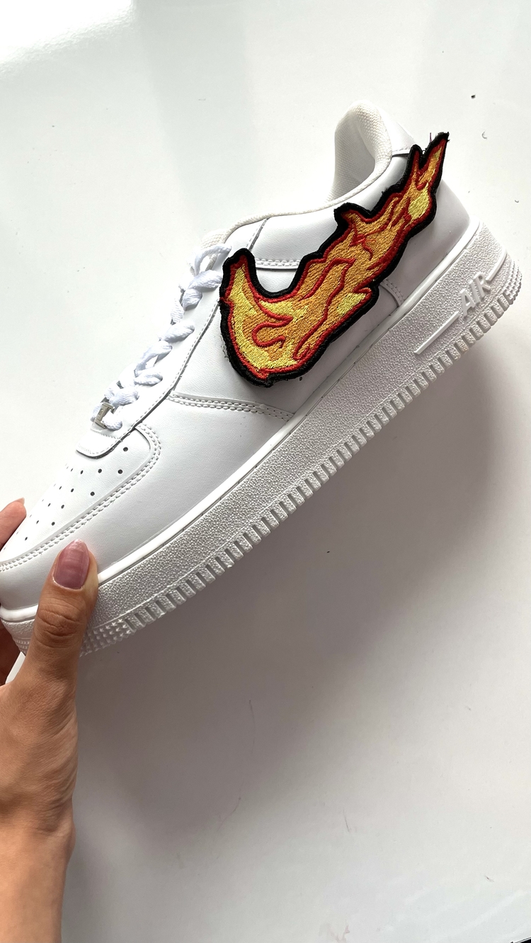 Cırtcırtlı Nike Air Force Alevli