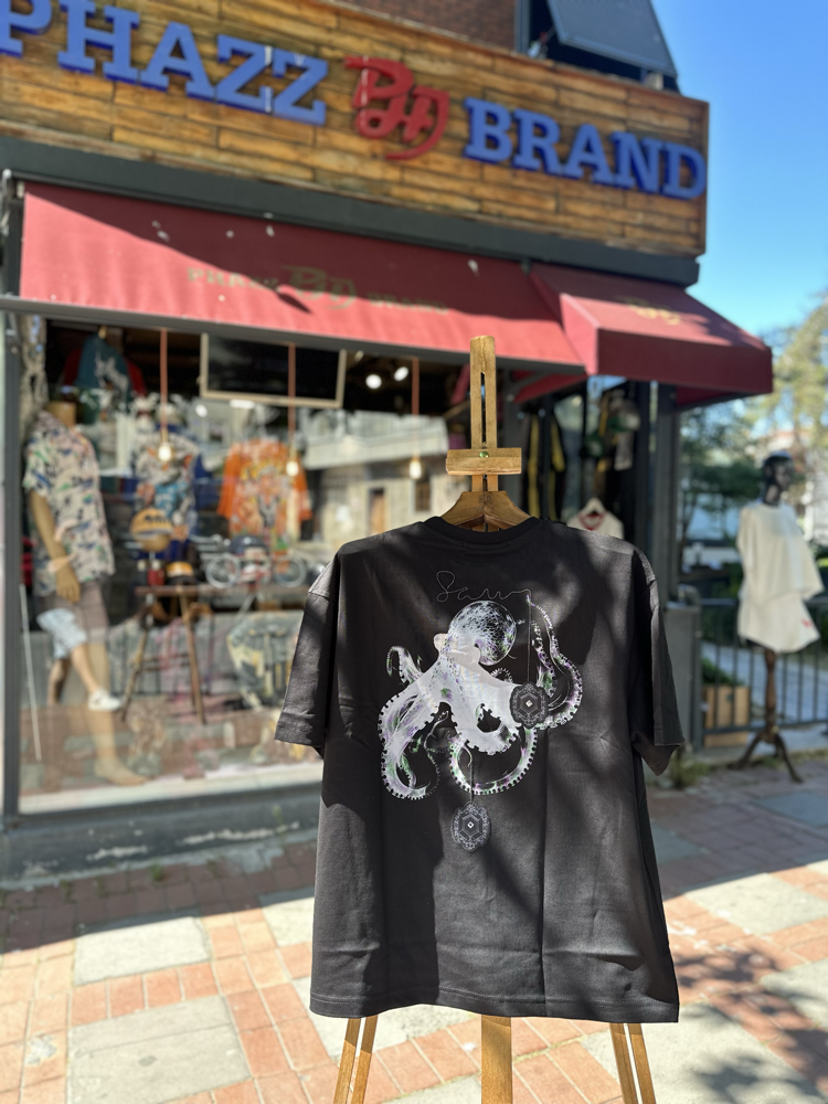 The “Octopus & Pendant” Noir T_shirt