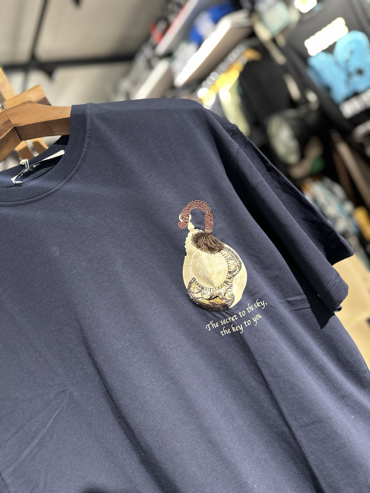 Göklerin Sırrı: Astrolab Nakışlı / Baskılı Antik Lacivert T_shirt
