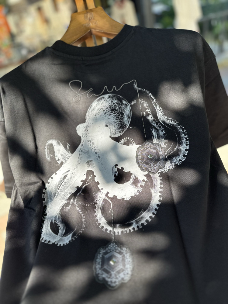 The “Octopus & Pendant” Noir T_shirt