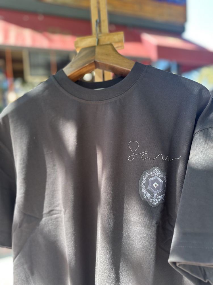 The “Octopus & Pendant” Noir T_shirt